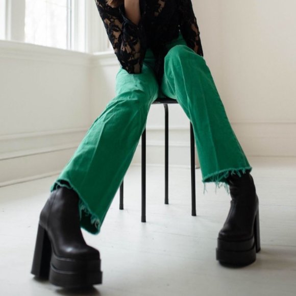 STEVE MADDEN COBRA LEATHER PLATFORM ANKLE BOOT - Picture 10 of 14